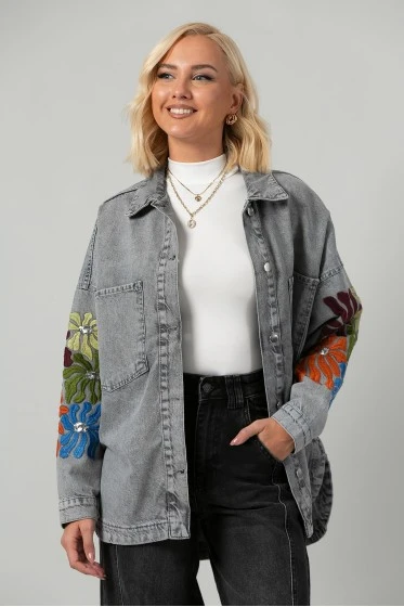 Jean jacket oversized με κεντητά λουλούδια γκρι