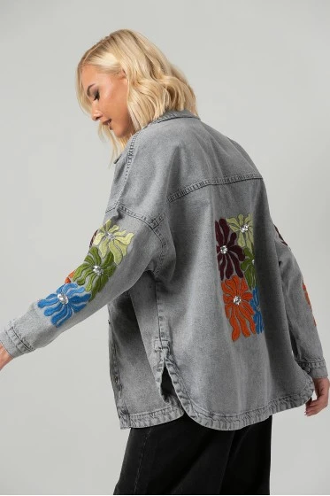 Jean jacket oversized με κεντητά λουλούδια γκρι