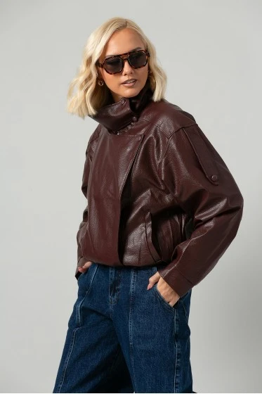 Leather jacket με ψηλό λαιμό και λάστιχο μπορντό