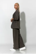 Σετ ριγέ παντελόνα και blazer με βάτες καφέ 