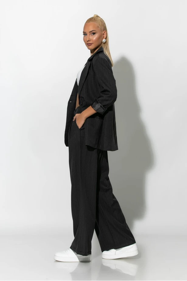 Σετ ριγέ παντελόνα και blazer με βάτες μαύρο Σετ ριγέ παντελόνα και blazer με βάτες μαύρο