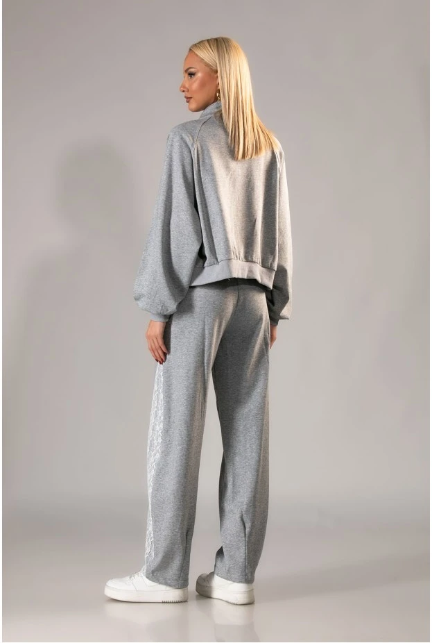 Σετ baggy παντελόνι και ζακέτα με λεπτομέρεια δαντέλα γκρι 