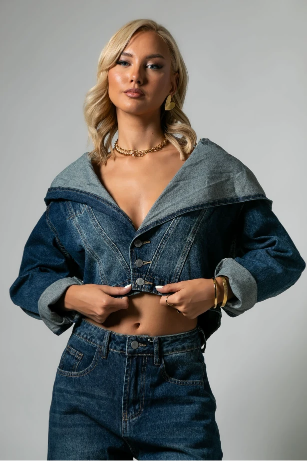 Σετ jean cropped jacket με μεγάλη κουκούλα και jean παντελόνι loose μπλε Σετ jean cropped jacket με μεγάλη κουκούλα και jean παντελόνι loose μπλε