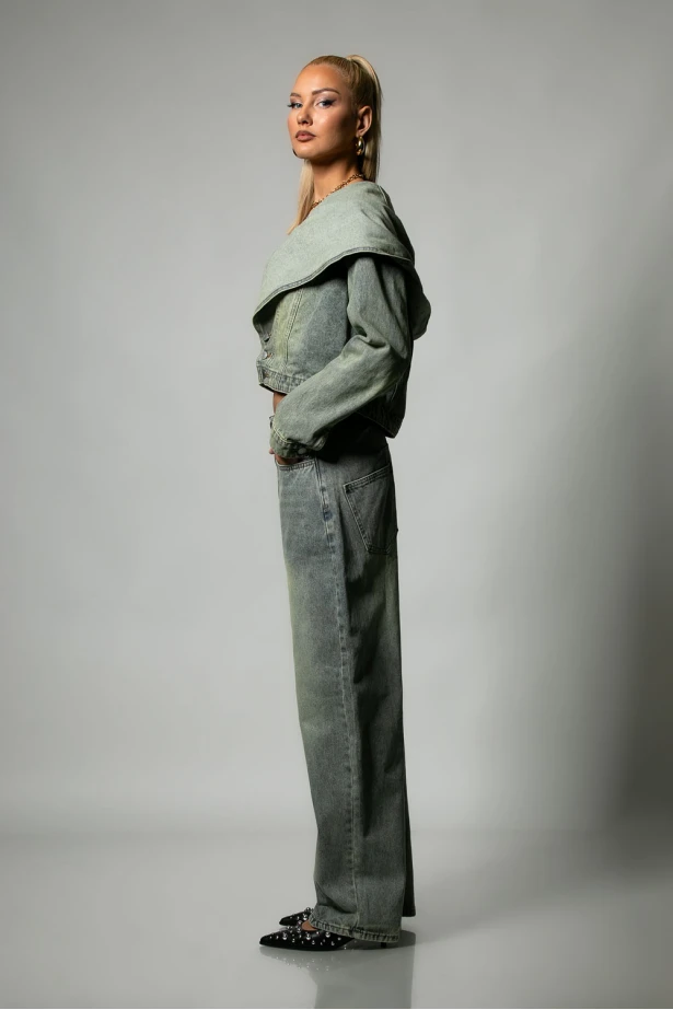 Σετ jean cropped jacket με μεγάλη κουκούλα και jean παντελόνι loose μπλε ανοιχτό